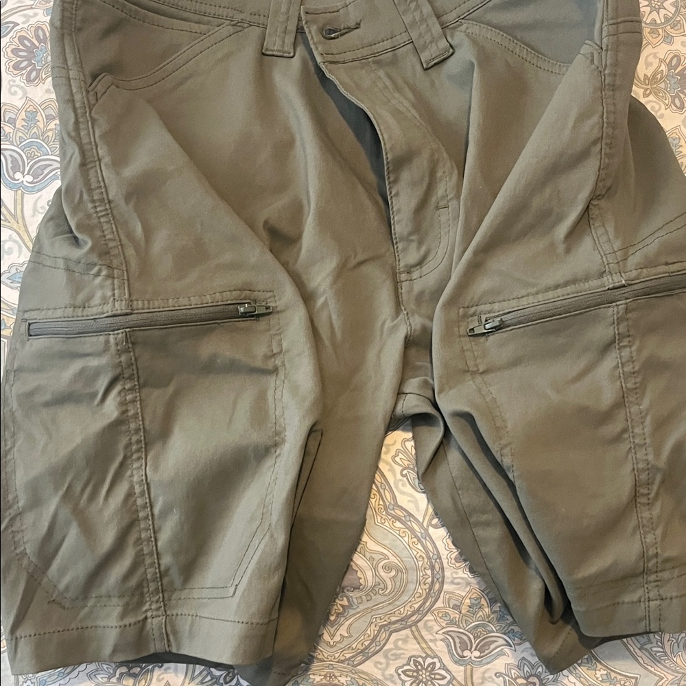 Wrangler Men's Cargo Shorts in Olive - Picture 3 of 4